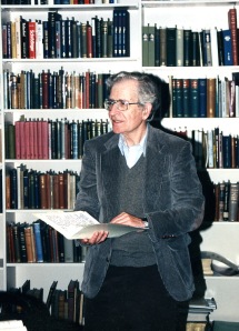 Noam Chomsky in the original Special Collections reading room, Kerr Library, 1995.