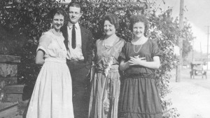 Lucile, Linus, Belle and Pauline Pauling, 1922.