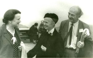 The Paulings with Mrs. Dubinin at the 7th Pugwash Conference, Stowe, Vermont, 1961.