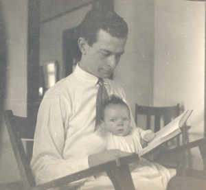 Linus Pauling, reading with Linus Jr., 1925.