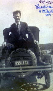 Pauling in Pasadena, 1922.