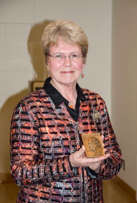 Lubchenco posing with the Pauling Legacy Award medal.